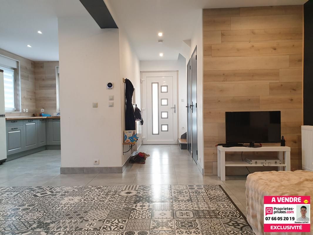 LEVAL Maison 5 pièces de 110 m² + annexes 1