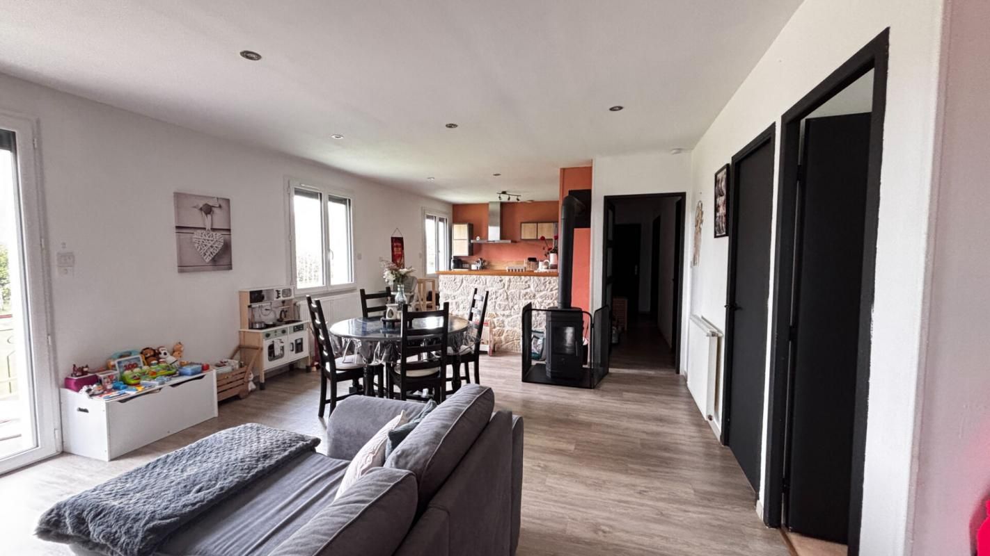 Belle maison 5 pièces rénovée, 99 m2 sur plus de 3500M2