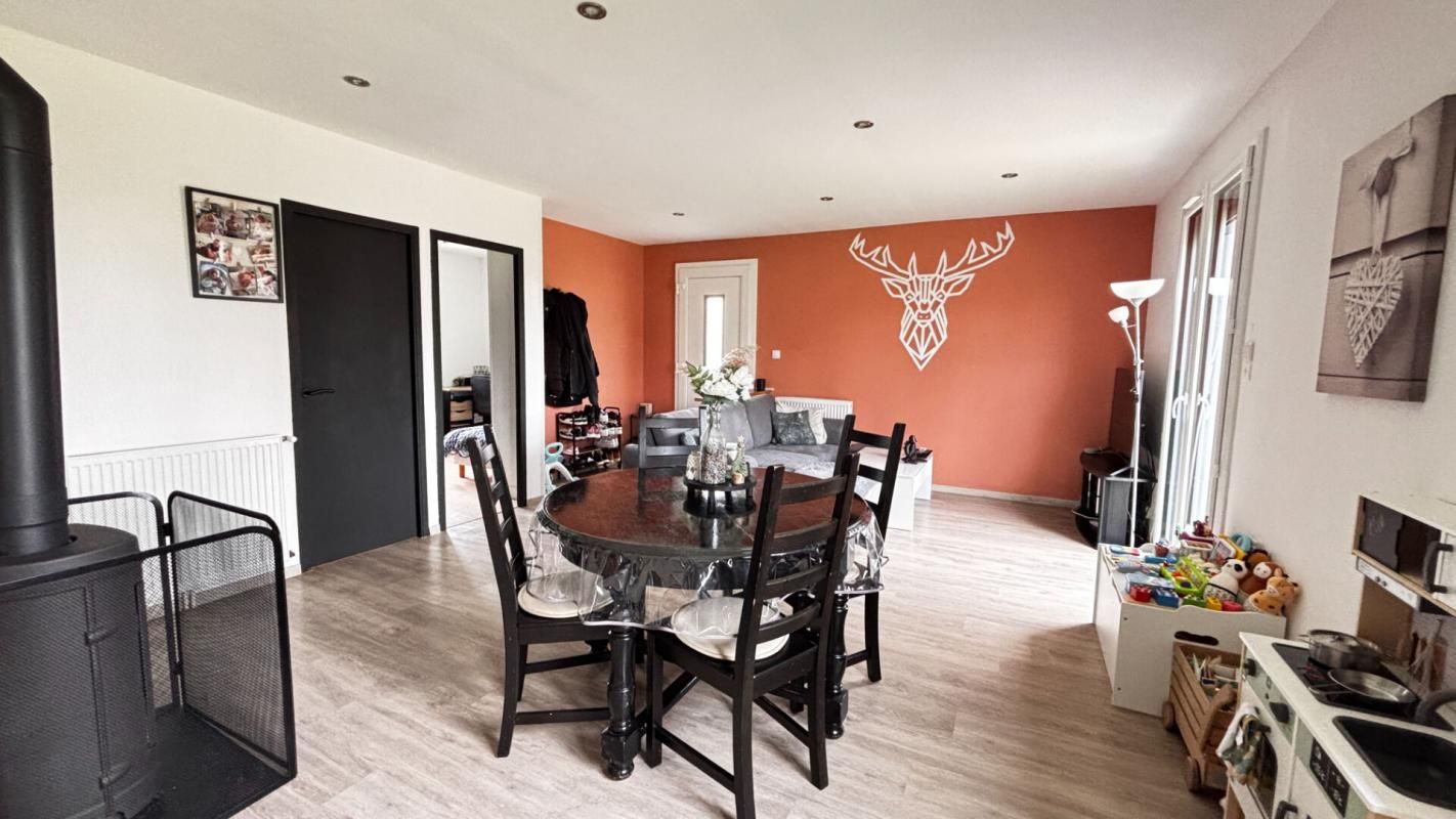 VARENNES-SAINT-SAUVEUR Belle maison 5 pièces rénovée, 99 m2 sur plus de 3500M2 3