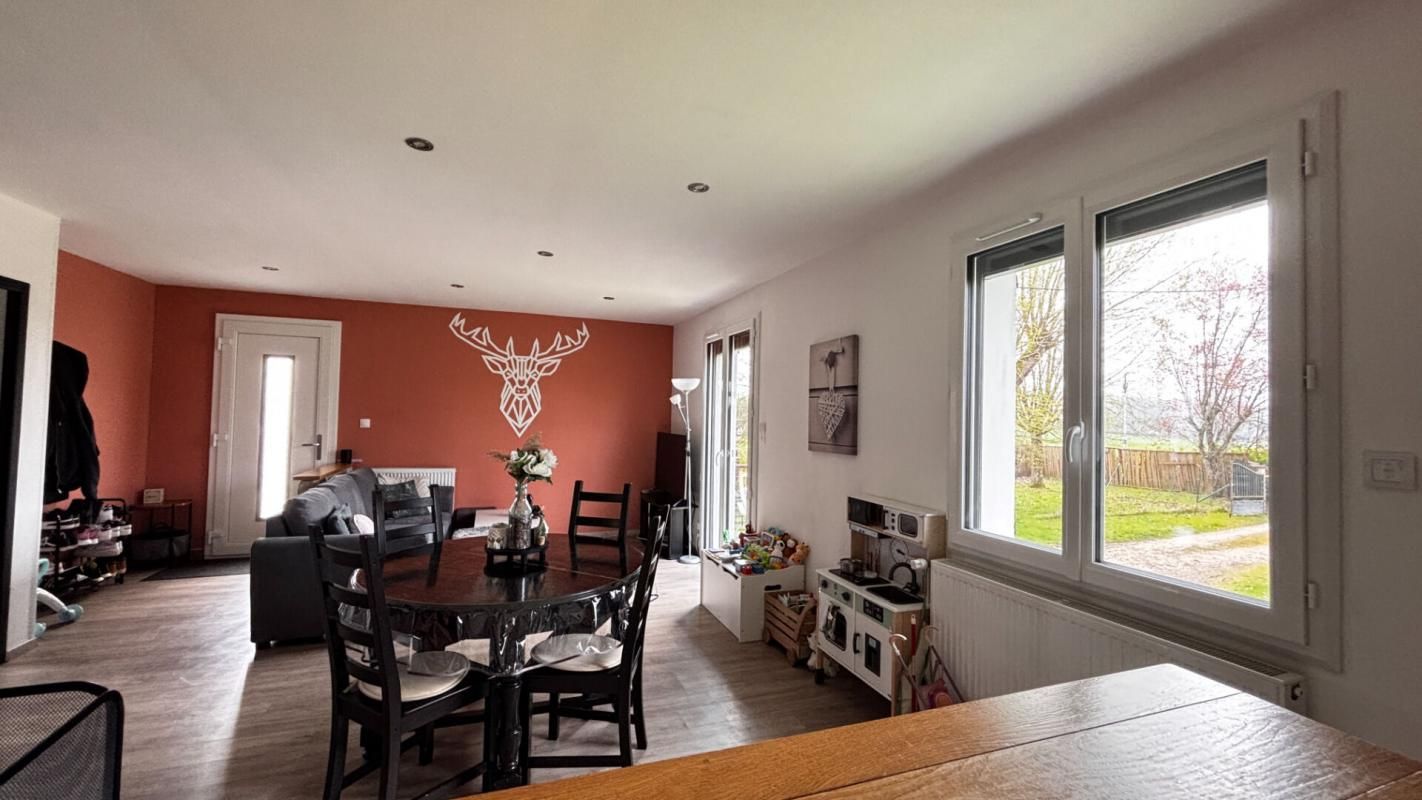 VARENNES-SAINT-SAUVEUR Belle maison 5 pièces rénovée, 99 m2 sur plus de 3500M2 4