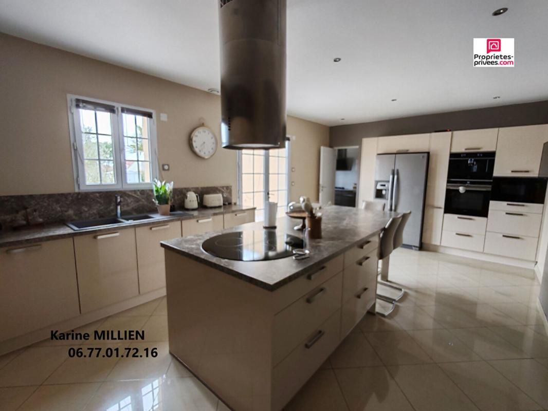ALLAINVILLE DREUX 28100 Maison contemporaine avec piscine chauffée et sécurisée - 1 étage - 4 chambres - Double garage - Terrain - 686000  HAI 4