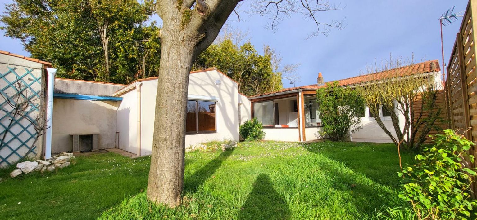 17137 - L HOUMEAU - MAISON 4 PIECES - 2 CHAMBRES - JARDIN -