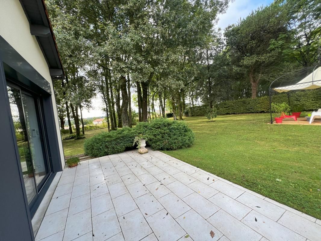 AUGE Ensemble immobilier de 3 logements Auge 12 pièce(s) 270 m2 2
