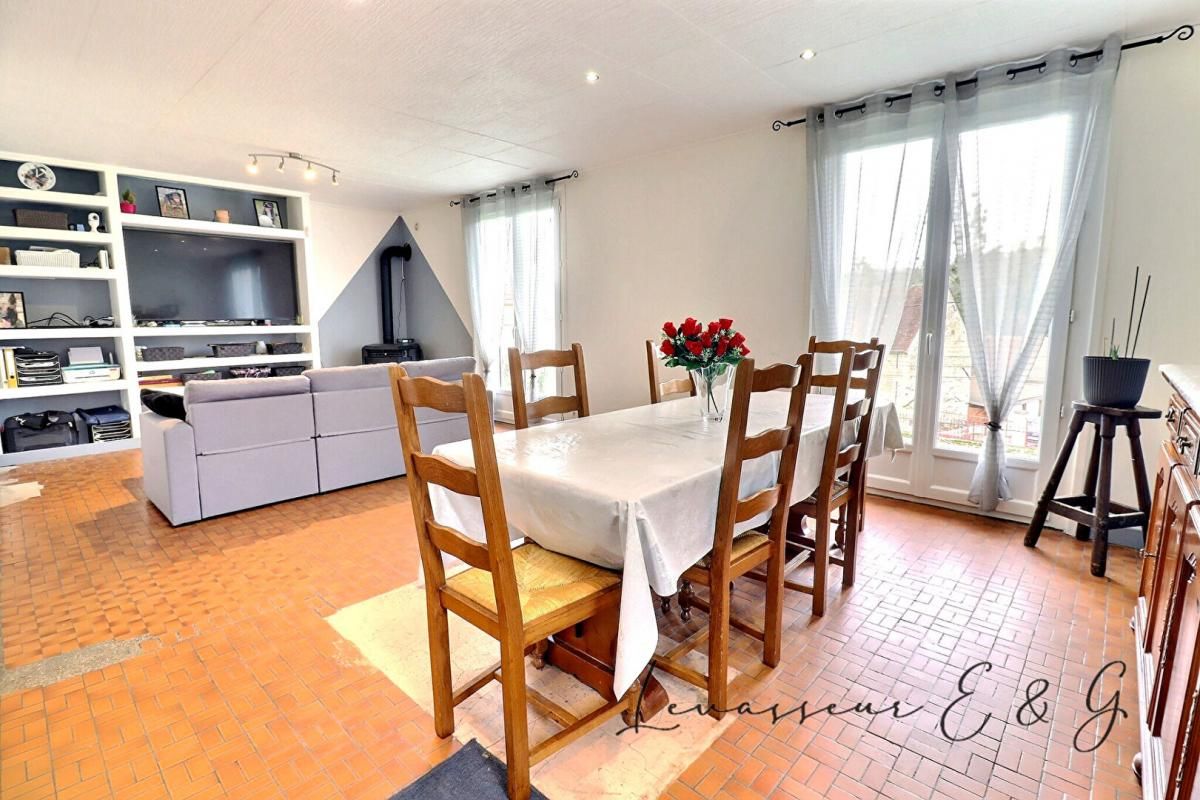 ANSACQ Ansacq 60250 - Pavillon plain pied 3 chambres sur sol total 2605m² terrain 2