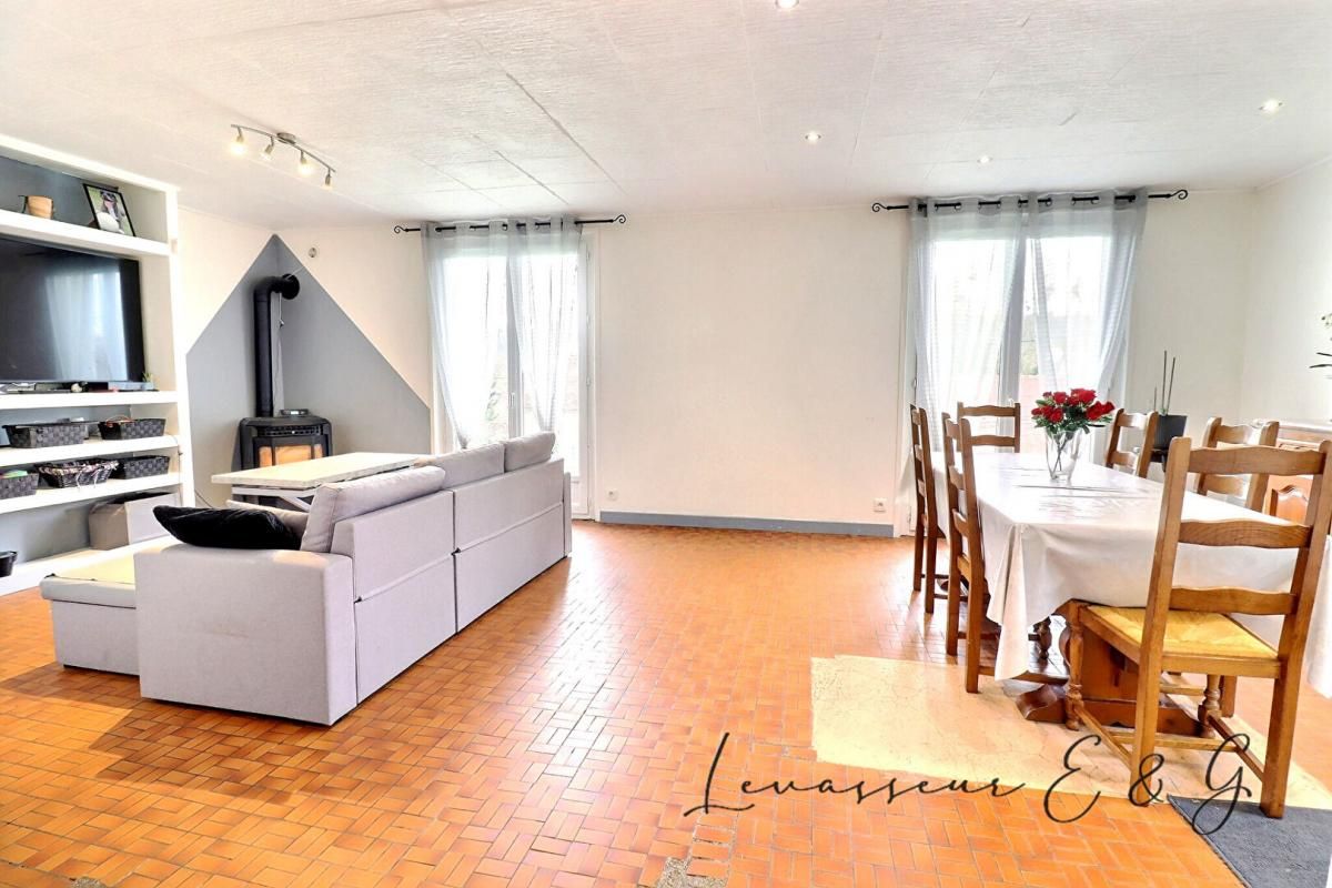 ANSACQ Ansacq 60250 - Pavillon plain pied 3 chambres sur sol total 2605m² terrain 4