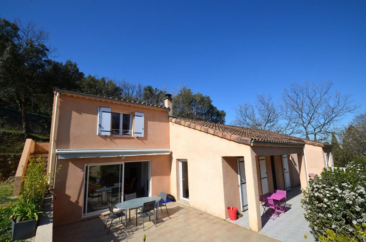 Maison de Plain Pied avec piscine et studio indépendant