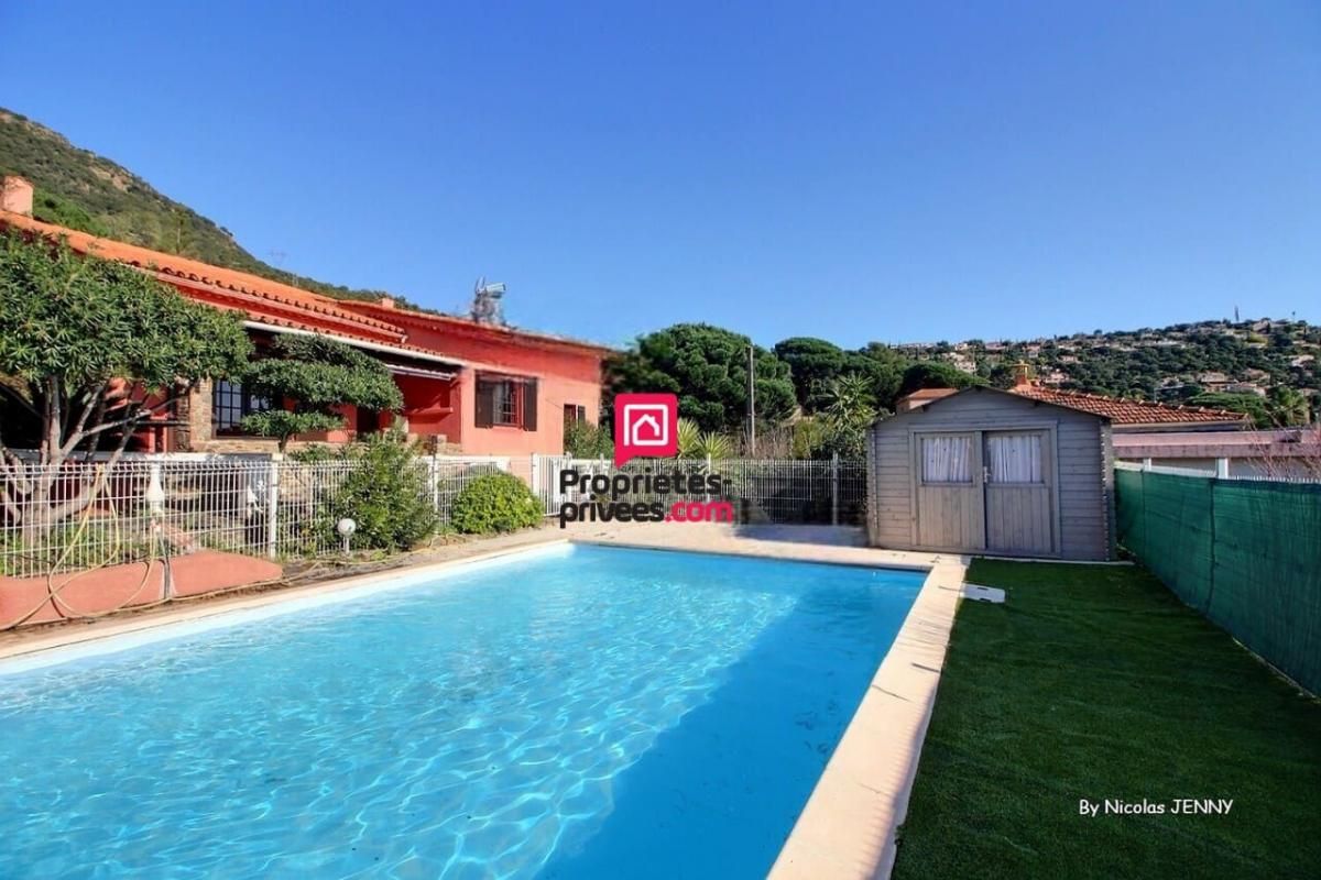 Maison 5 pièces avec piscine - Cavalaire-sur-Mer - 110 m² - 659 000 Euros -