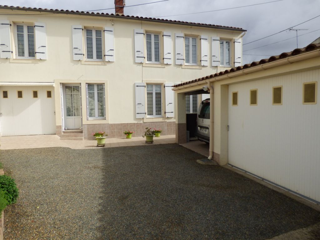 Maison Nalliers 6 pièce(s) 94 m2