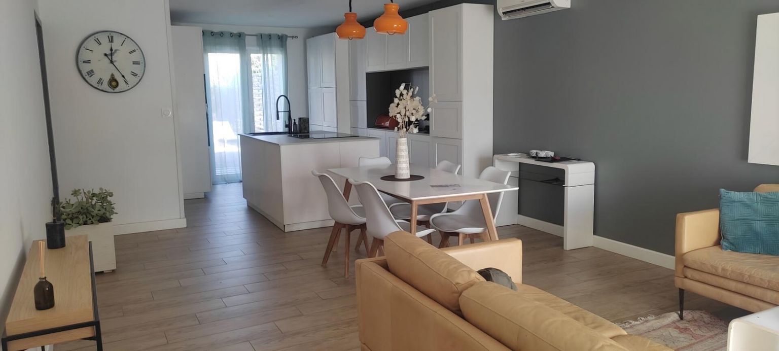 LUNEL Villa rénovée de plain-pied, studio indépendant, terrasses, piscine 3