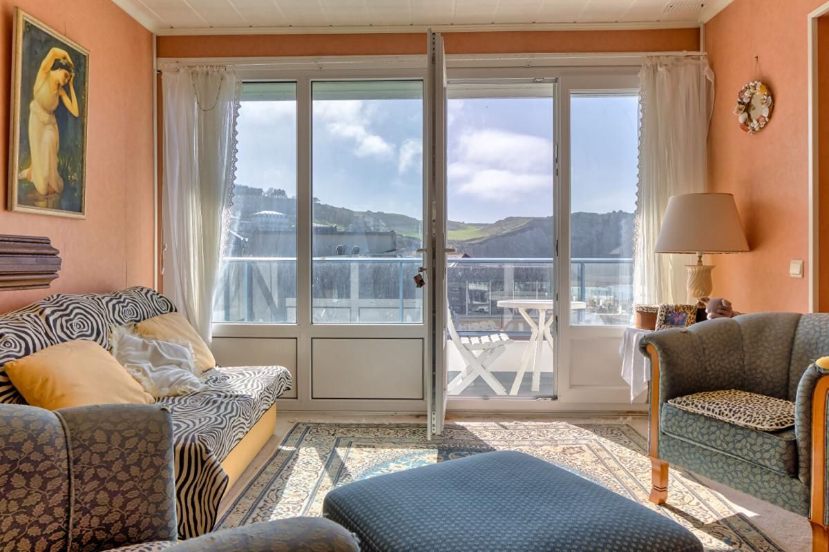 ETRETAT rare à la vente, résidence le beau site, vue exceptionnelle mer porte d'aval 4