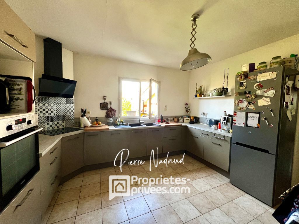 SAINT-DENIS-DE-PILE Maison de plain-pied 5 pièces 3 chambres 140 m2 3