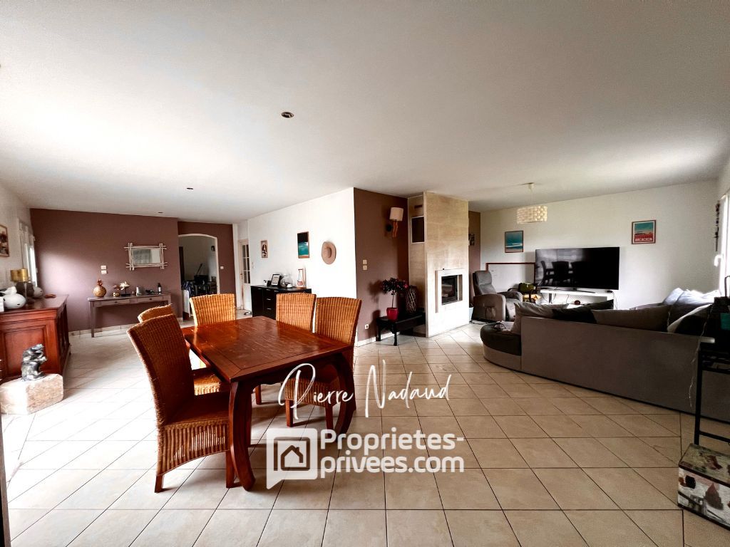 SAINT-DENIS-DE-PILE Maison de plain-pied 5 pièces 3 chambres 140 m2 4