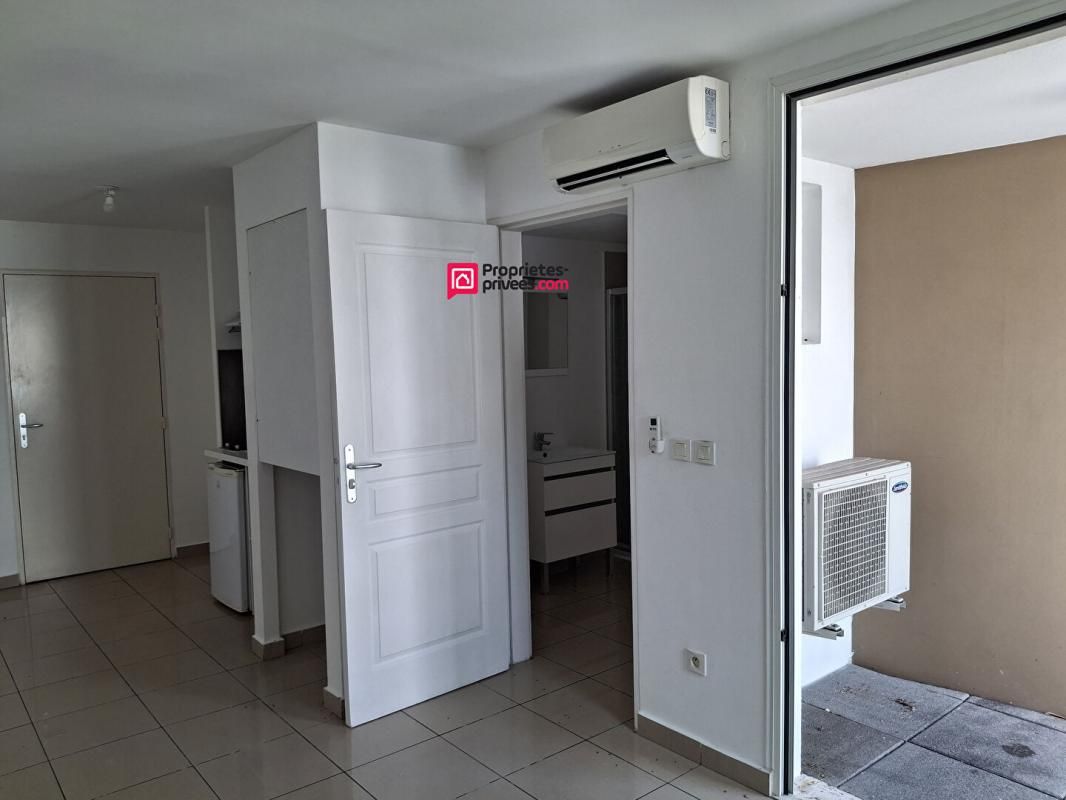 97490 Ste Clotilde T1 env 20 m² avec parking à 5 mn du complexe Universitaire