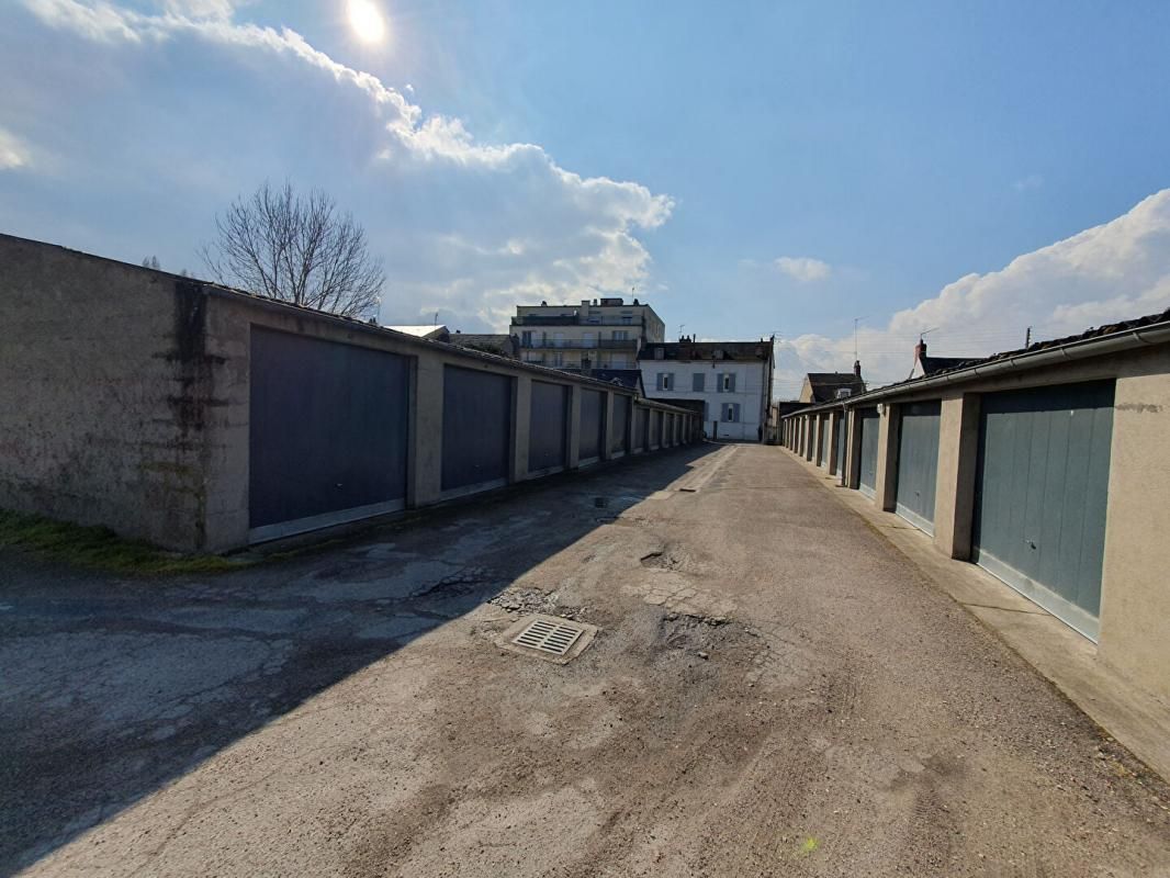 Lot de 6 garages loués Bourges