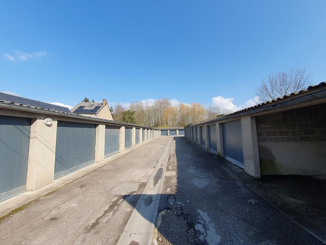 BOURGES Lot de 6 garages loués Bourges 2