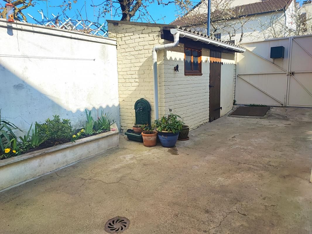 ROMAINVILLE MAISONNETTE DE VILLE ANNEES 30 - PLACE CARNOT 2