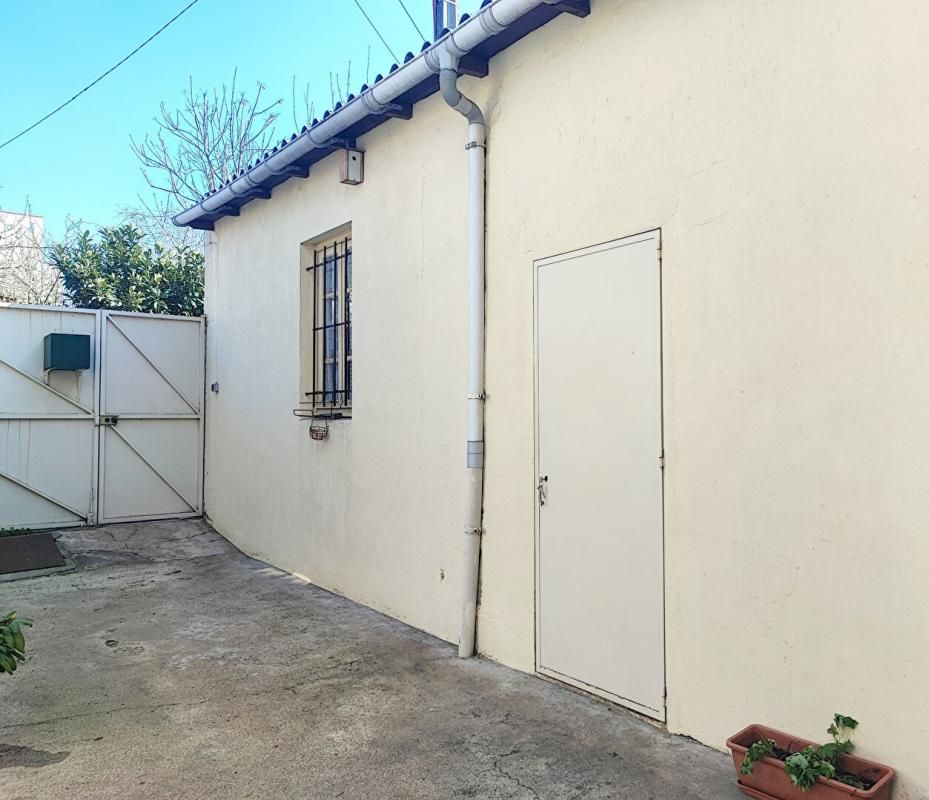 ROMAINVILLE MAISONNETTE DE VILLE ANNEES 30 - PLACE CARNOT 3