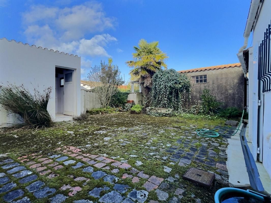 SAINT-GEORGES-D'OLERON 17190 - Maison 6 pièce(s) 106 m² + Garage 40 m² - Sauzelle - lIe d'Oléron - 2