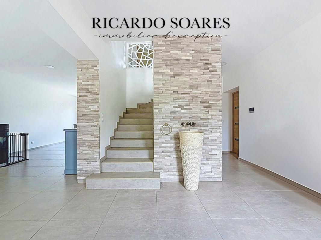 PONT-SAINTE-MAXENCE 60700 PONT-SAINTE-MAXENCE (SARRON) / MAISON DE 2021 / 157m2 / 5 CHAMBRES dont une suite au RDC / GARAGE / JARDIN 2