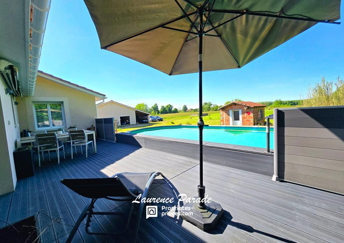 MONTPON-MENESTEROL Maison 200 m², garages carport piscine parcelle 9200m 2