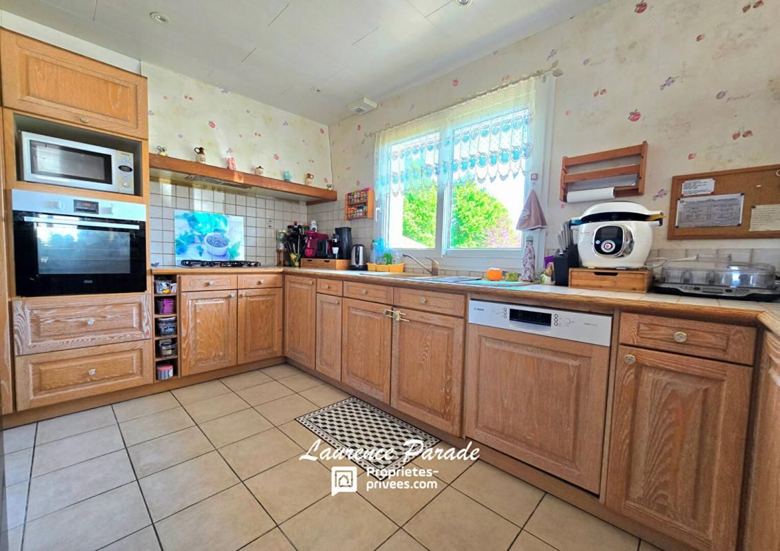 MONTPON-MENESTEROL Maison 200 m², garages carport piscine parcelle 9200m 4