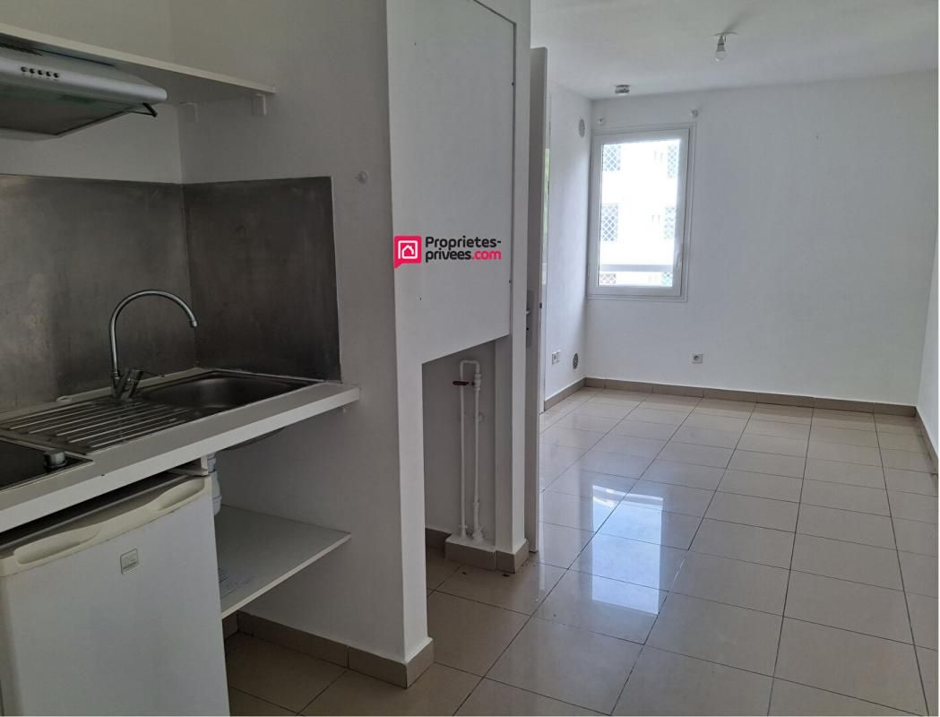 SAINT-DENIS 97490 Ste Clotilde T1 env 21 m2 plus balcon et parking sécurisé, proche université 3