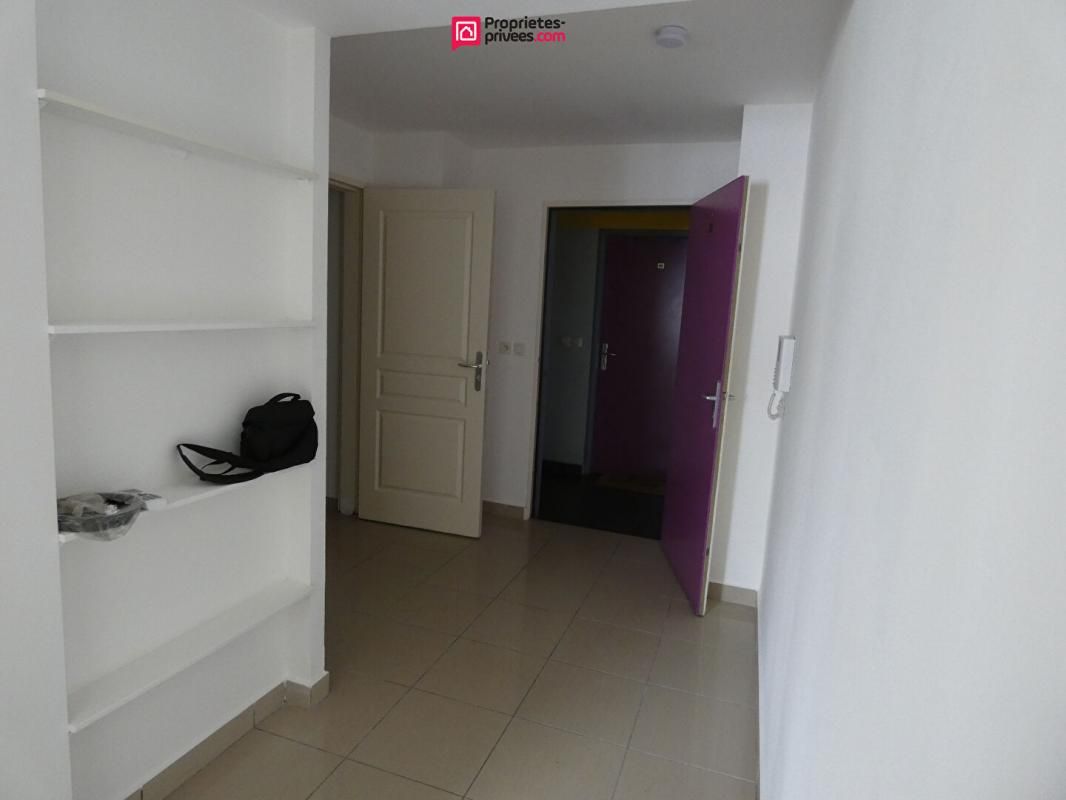 SAINTE-CLOTILDE 97490 Ste Clotilde T1 env 21 m2 plus balcon et parking sécurisé, proche université 4