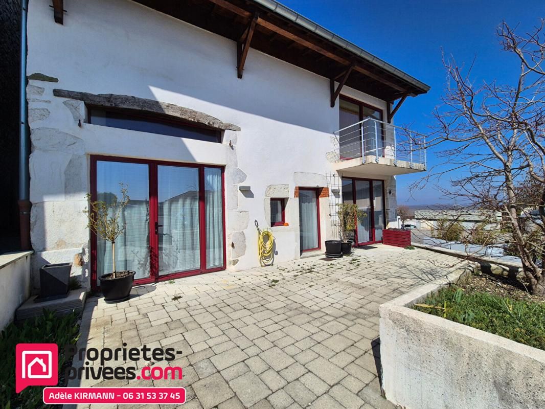 Maison en pierre rénovée de 279 m² à Chevrier (74520) - Terrain, piscine, dépendance