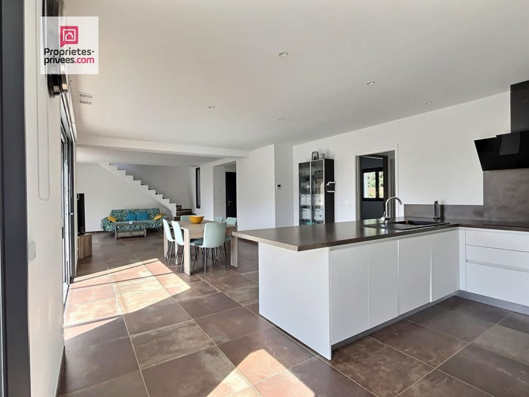 TRANS-EN-PROVENCE Belle Villa de Type 5 pièce(s) 138 m2 + appartement de Type 2 4