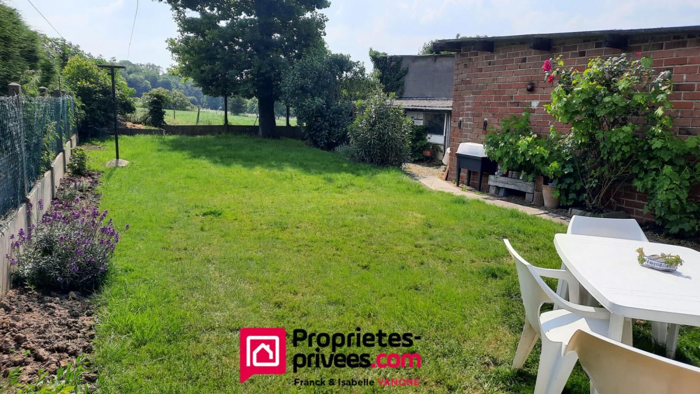 Semi plain pied à rénover - 3 chambres + garage + jardin + hangar - 100m²