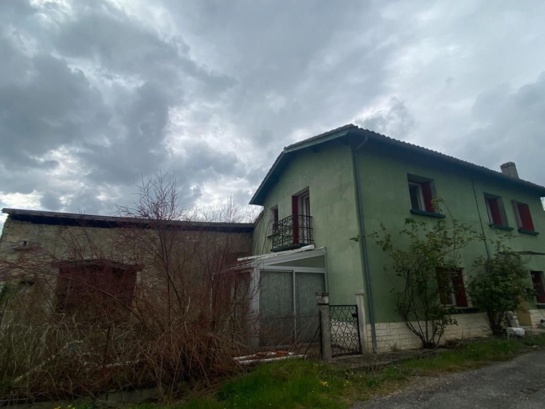 DOULEZON Beaux volumes et belles prestations pour cette propriété à Doulezon 5 pièces 152 m2 2