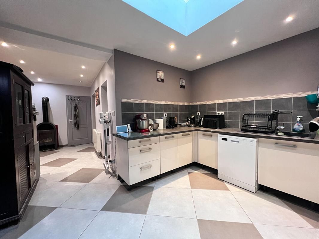 70700 - GY - Maison Triplex de 140m² - Prix : 89000 honoraires charge vendeur