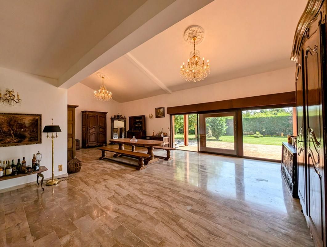 CAZERES Maison 14 pièces de 604 m2 habitables sur terrain de 7440 m² 4
