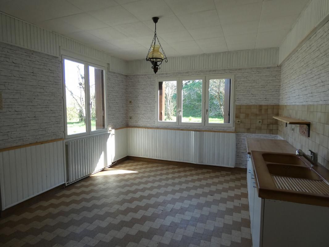 IVRY-LA-BATAILLE Maison à rénover plain pied 3