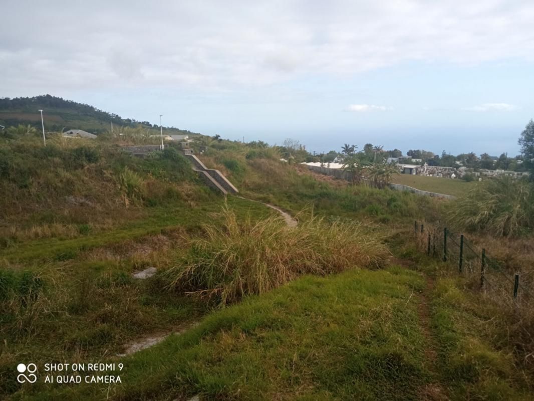 SAINT-LEU Terrain viabilisé et constructible de 515 m² situé au Plate St Leu 2