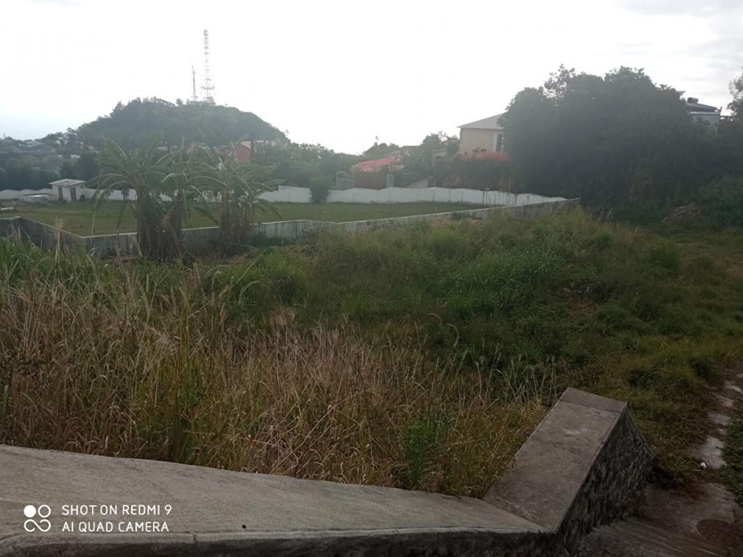SAINT-LEU Terrain viabilisé et constructible de 515 m² situé au Plate St Leu 3