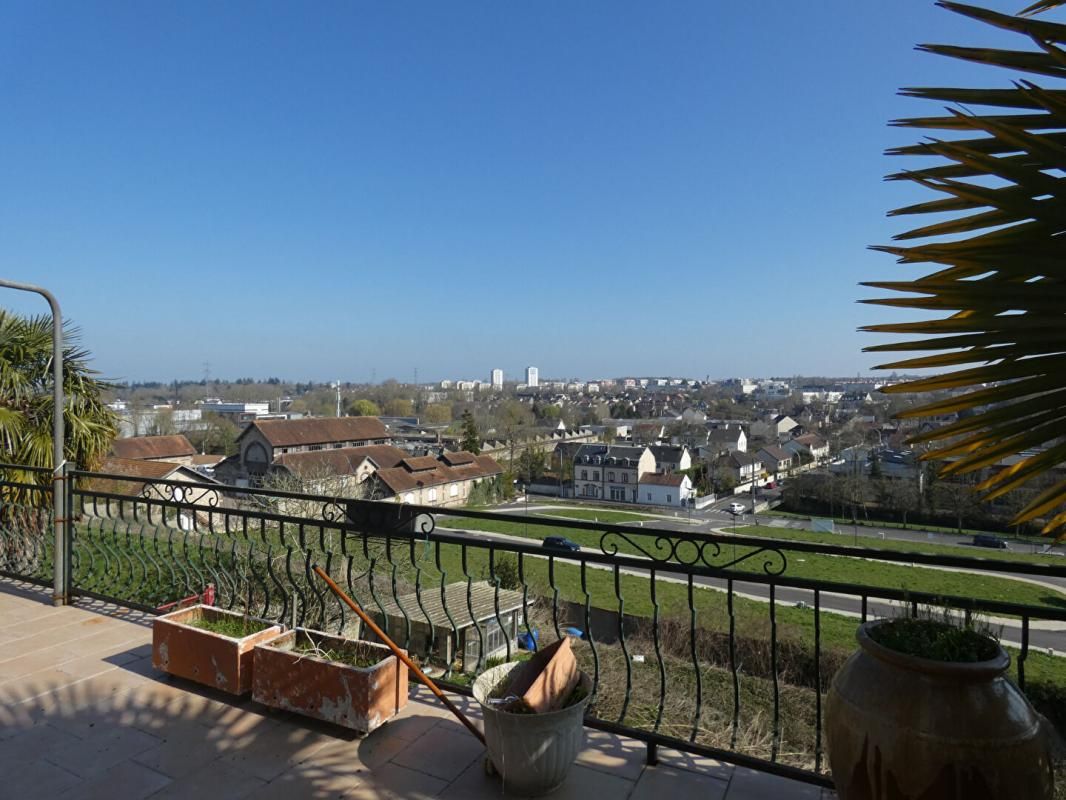 Maison familiale 220 m2+ combles et sous sol