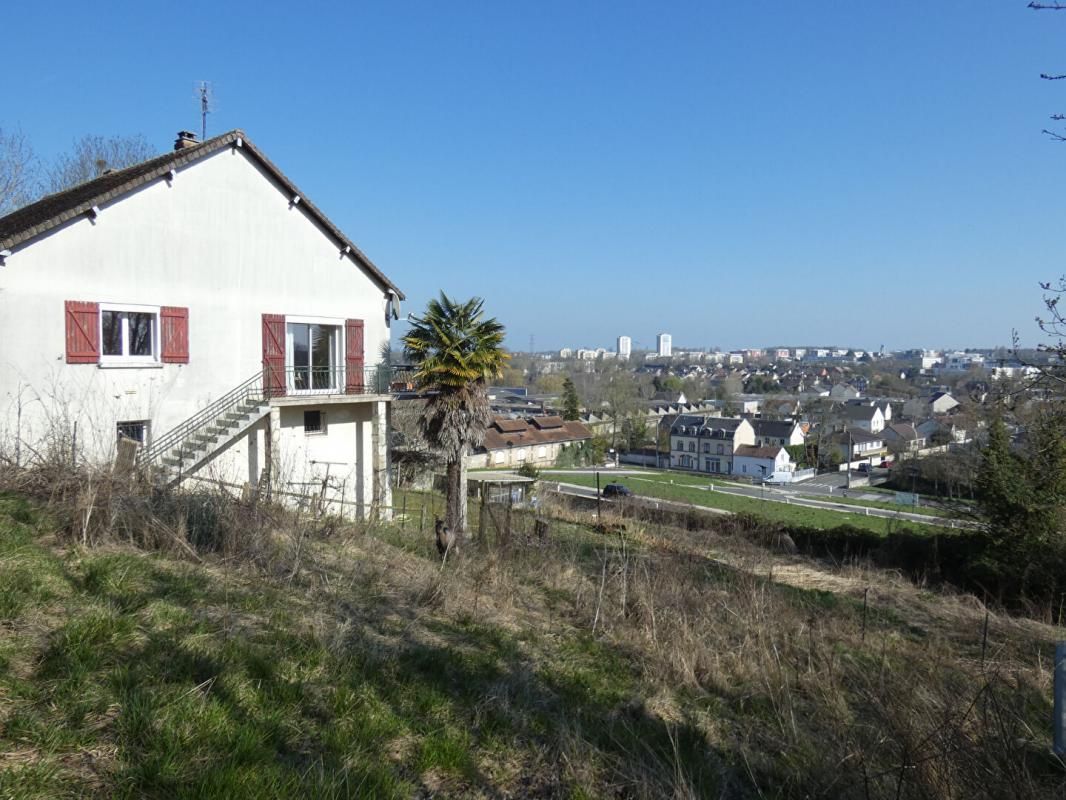 DREUX Maison familiale 220 m2+ combles et sous sol 3