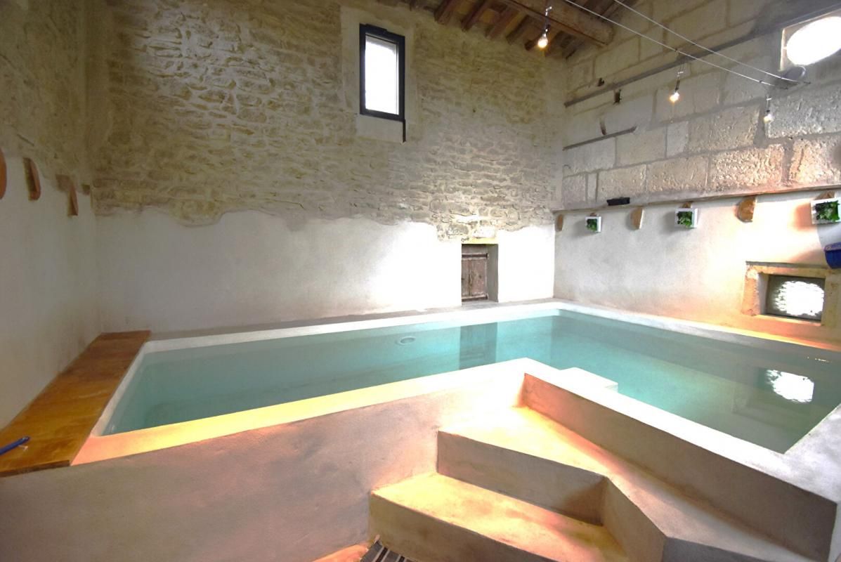 SAINT-ETIENNE-DU-GRES Mas rénové avec piscine et annexes 2