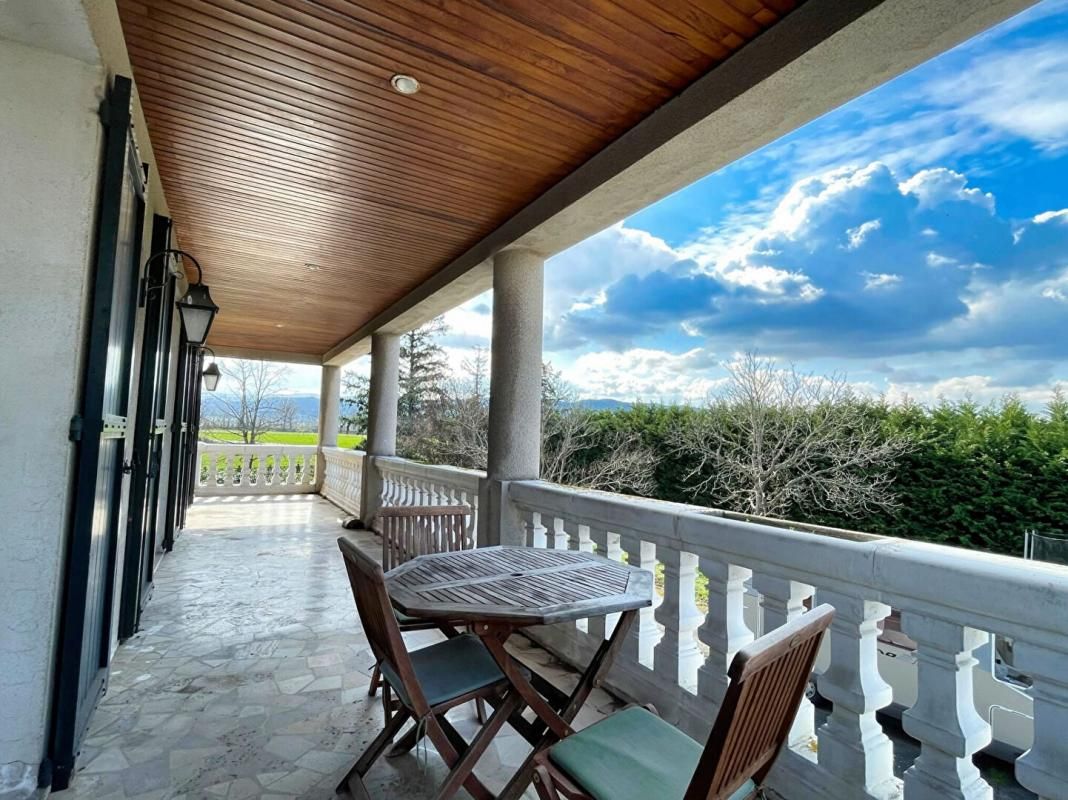 MONTVERDUN Maison Montverdun 298 m2 2
