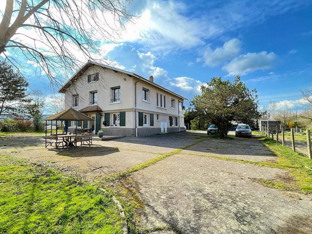 MONTVERDUN Maison Montverdun 298 m2 3