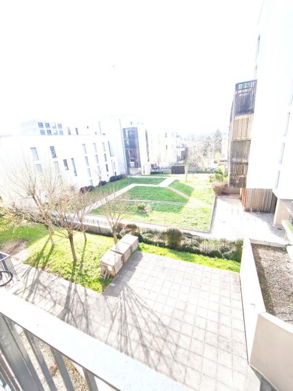 LYON-9E-ARRONDISSEMENT T4 avec terrasse et vu parc 2