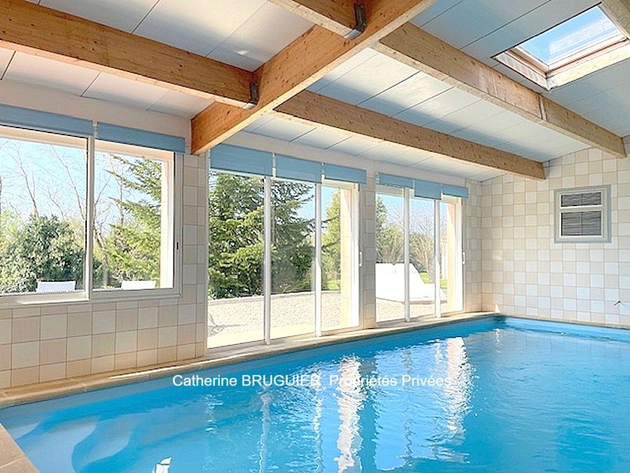 LA RONDE Villa de plain pied 172 m2, 4 chambres, 2 grands garages, piscine, grand jardin clos 2