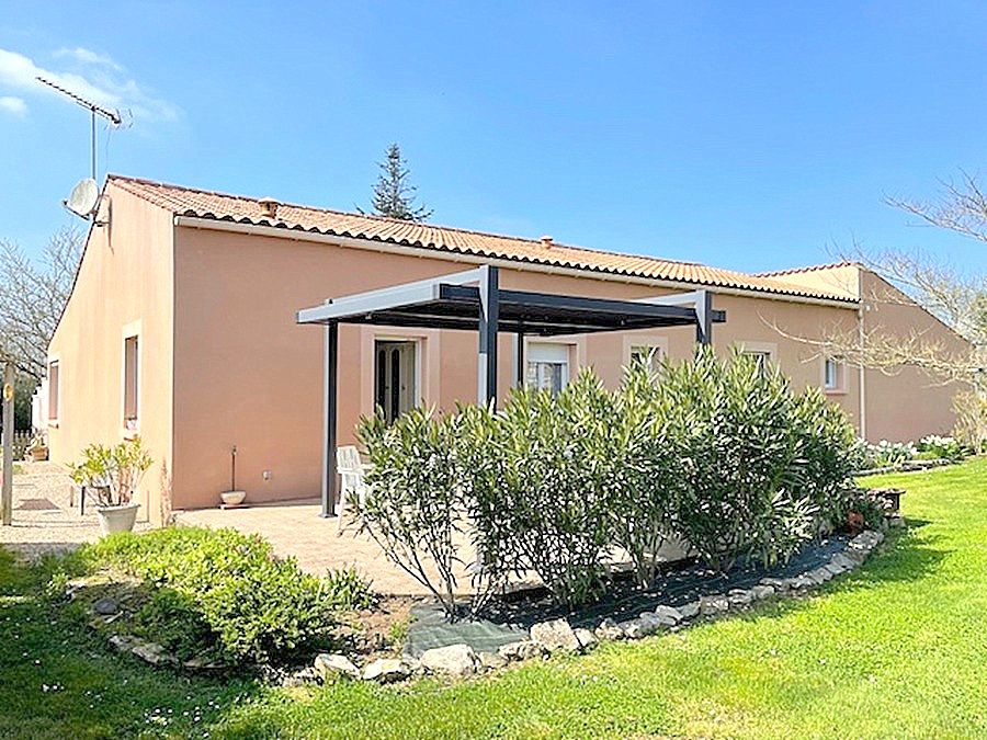 LA RONDE Villa de plain pied 172 m2, 4 chambres, 2 grands garages, piscine, grand jardin clos 3