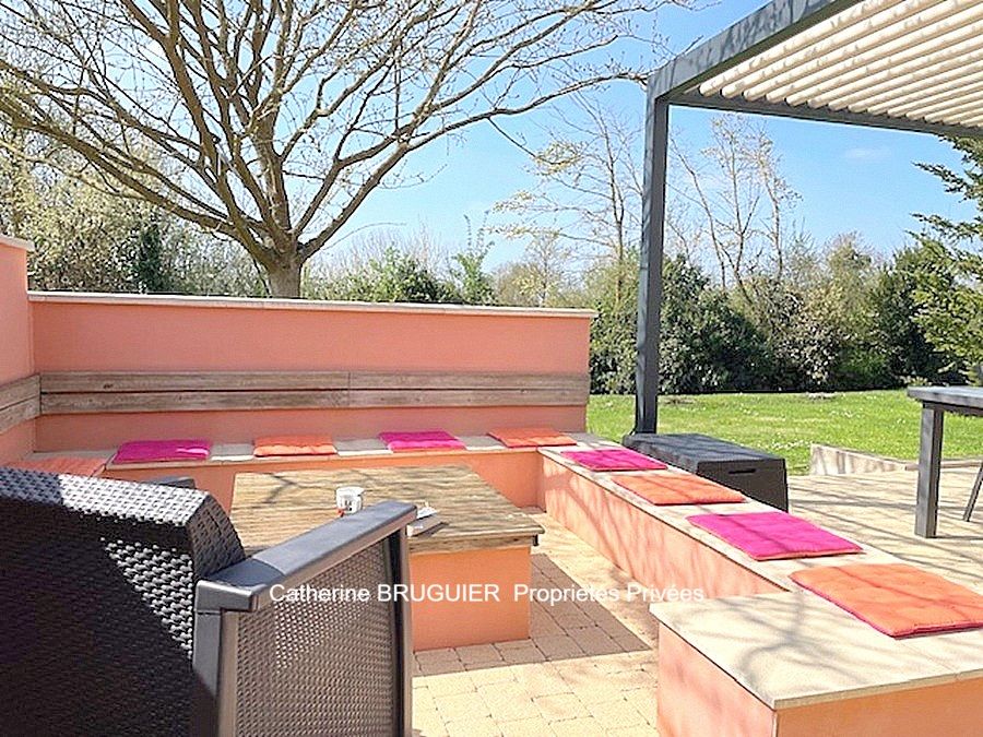 LA RONDE Villa de plain pied 172 m2, 4 chambres, 2 grands garages, piscine, grand jardin clos 4