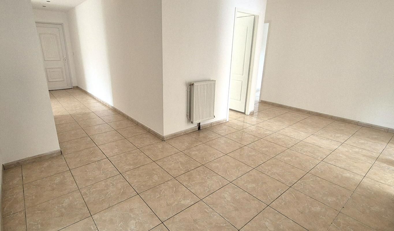 SAINT-DIZIER Jolie Maison ou Pavillon individuel de plain-pied de 146 m² à rafraîchir et réhabiliter avec sa Cour, Terrasse, Garage et Terrain de 382 m² 2