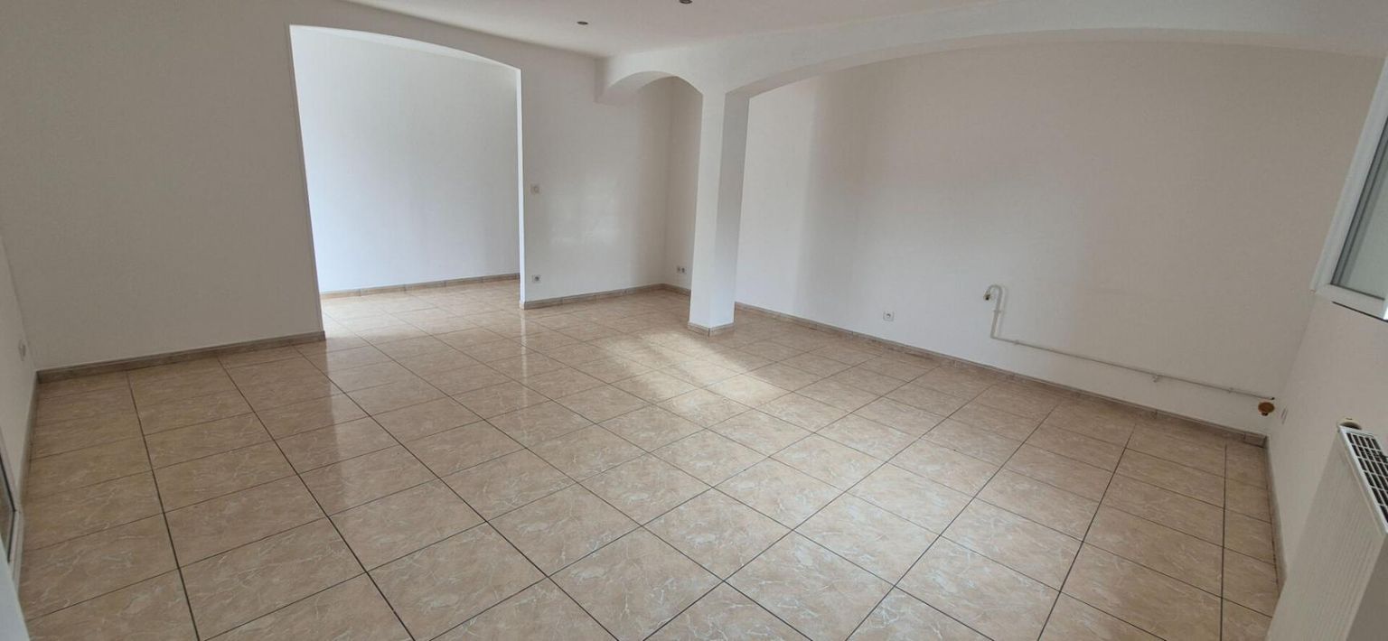 SAINT-DIZIER Jolie Maison ou Pavillon individuel de plain-pied de 146 m² à rafraîchir et réhabiliter avec sa Cour, Terrasse, Garage et Terrain de 382 m² 3