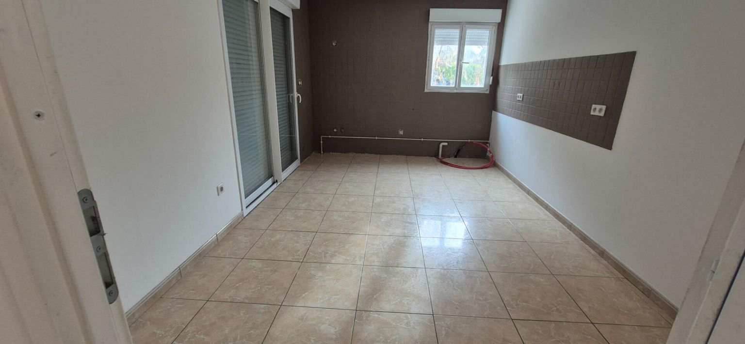 SAINT-DIZIER Jolie Maison ou Pavillon individuel de plain-pied de 146 m² à rafraîchir et réhabiliter avec sa Cour, Terrasse, Garage et Terrain de 382 m² 4