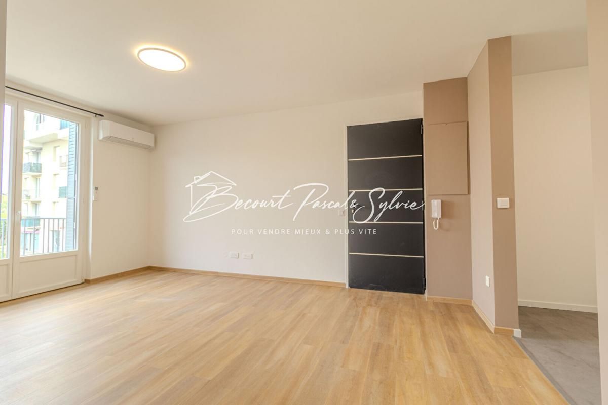SORGUES Appartement  T2 SORGUES Centre ville Refait à neuf Idéal Primo accédent ou Investissement 4