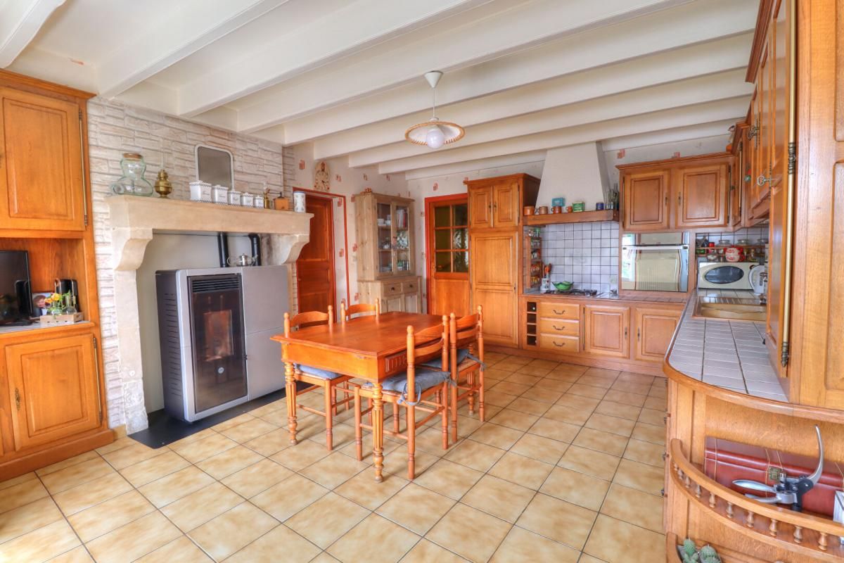 SAINT-CHRISTOPHE-SUR-ROC Maison Saint Christophe Sur Roc 4 pièce(s) 127 m2 3